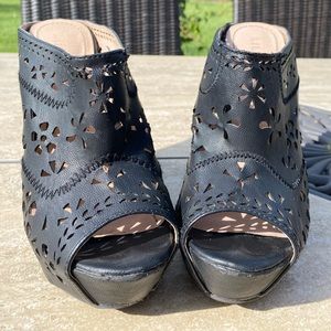 🌻Liliana black wedges